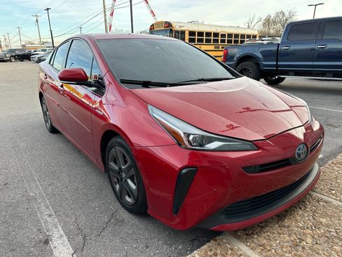 Used 2019 Toyota Prius XLE image 1