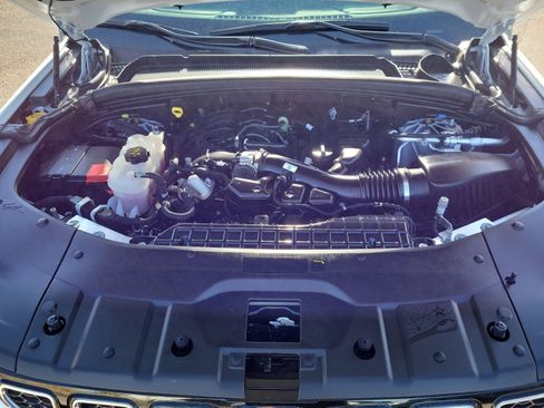 New 2025 Jeep Grand Cherokee Overland w/ Luxury Tech Group IV image 32