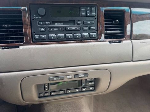 Used 1999 Lincoln Town Car Executive RWD image 14
