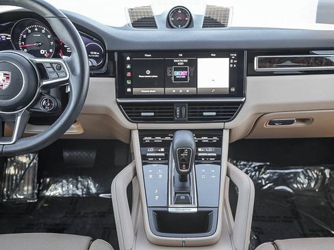 Used 2023 Porsche Cayenne Platinum Edition AWD/4WD image 15