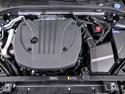 Certified 2025 Volvo V60 B5 Cross Country Plus image 33