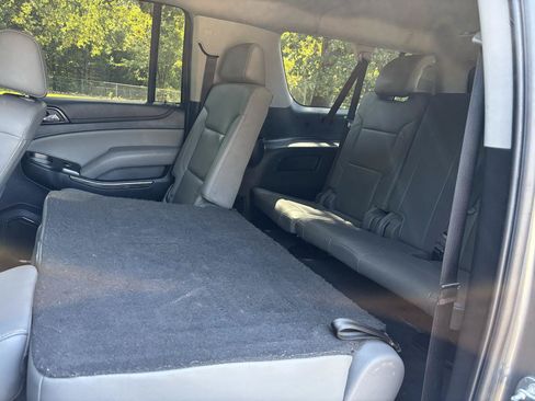 Used 2019 Chevrolet Suburban LT RWD image 9