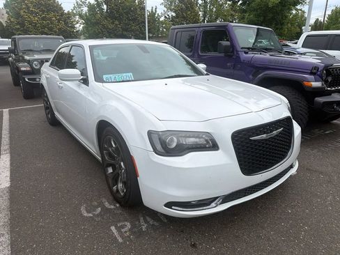 Used 2015 Chrysler 300 S RWD image 1