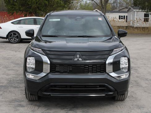 New 2026 Mitsubishi Outlander LE AWD/4WD image 2