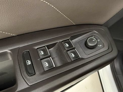 Used 2022 Volkswagen Atlas Cross Sport SE AWD/4WD image 30