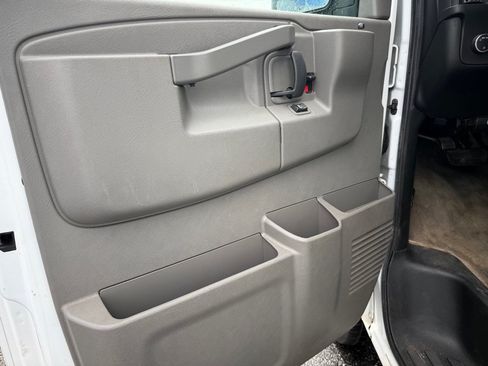 Used 2018 Chevrolet Express 3500 LT w/ LT Preferred Equipment Group RWD image 7