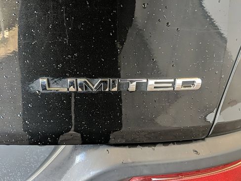 Used 2016 Jeep Cherokee Limited image 8