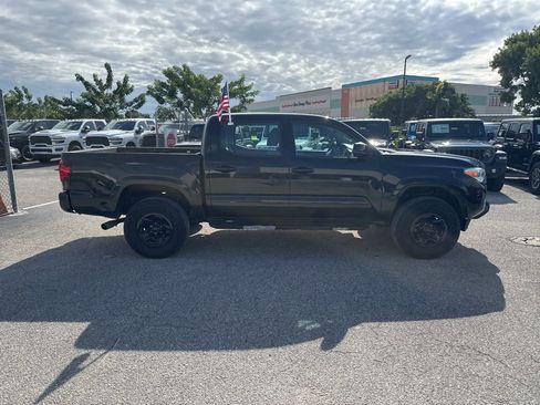 Used 2018 Toyota Tacoma SR image 17