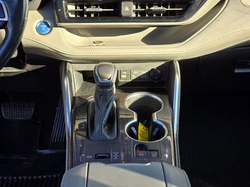 Used 2022 Toyota Highlander Platinum image 19