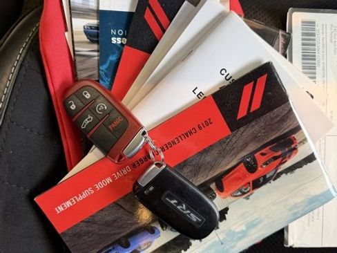 Used 2019 Dodge Challenger SRT Hellcat w/ Plus Package image 31