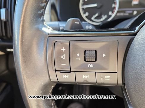 Used 2022 Nissan Pathfinder SV image 12