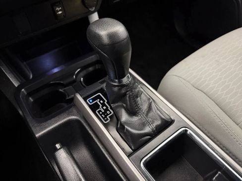 Used 2018 Toyota Tacoma SR5 w/ SR5 Appearance Package (SM) AWD/4WD image 20