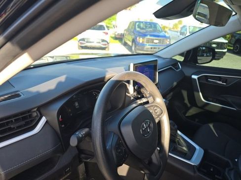 Used 2025 Toyota RAV4 XLE w/ Convenience Package FWD image 10