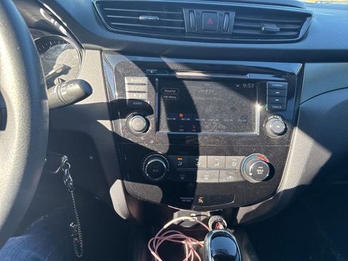 Used 2019 Nissan Rogue Sport S image 12