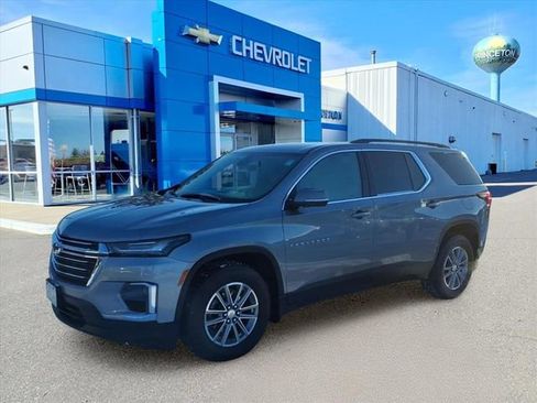 Used 2023 Chevrolet Traverse LT w/ Rear Camera Mirror Package image 8