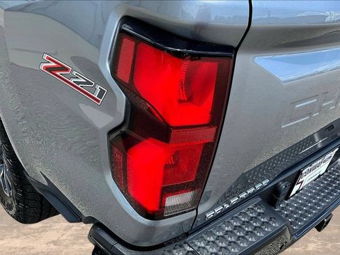 Used 2025 Chevrolet Colorado Z71 w/ Technology Package AWD/4WD image 26