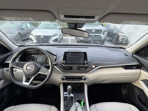 Used 2025 Nissan Altima 2.5 SV image 19