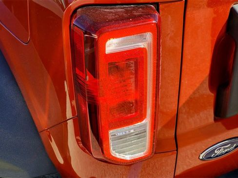 Used 2022 Ford Bronco Black Diamond image 8