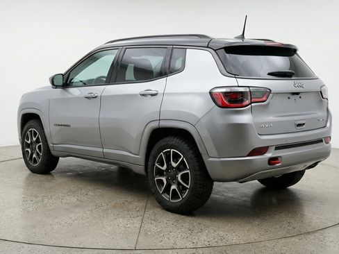 Used 2025 Jeep Compass Trailhawk AWD/4WD image 6