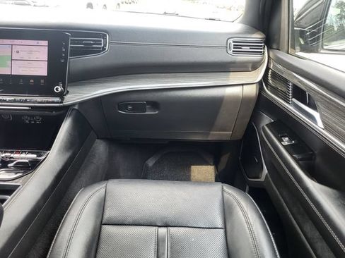 Used 2022 Jeep Wagoneer Series III AWD/4WD image 27
