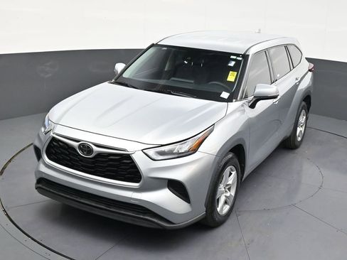 Used 2020 Toyota Highlander L FWD image 20