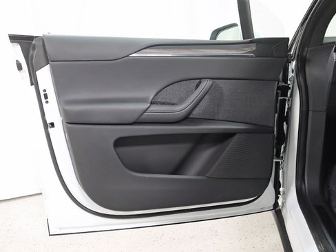 Used 2022 Tesla Model X image 34