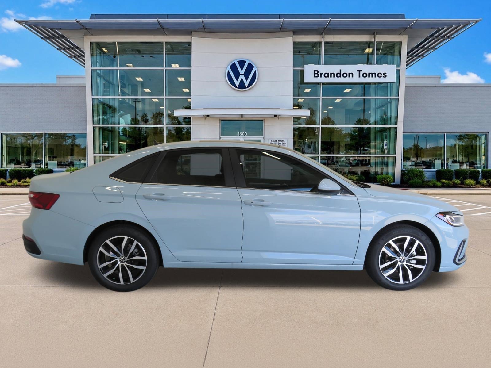 Used 2026 Volkswagen Jetta SE FWD image 2