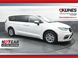 Used 2023 Chrysler Pacifica Touring-L FWD video 1