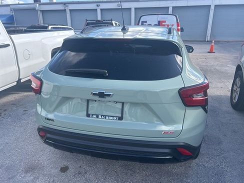 Used 2024 Chevrolet Trax RS w/ Sunroof Package image 12