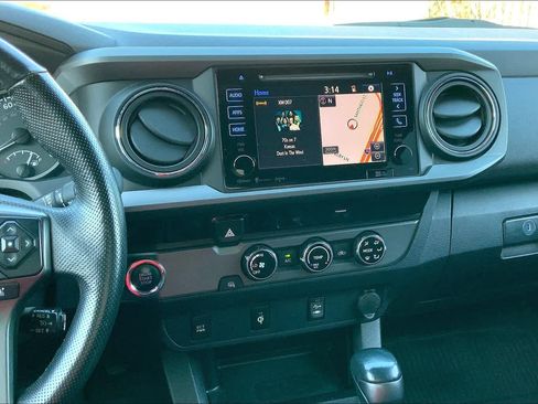 Used 2016 Toyota Tacoma TRD Sport w/ Towing Package image 6