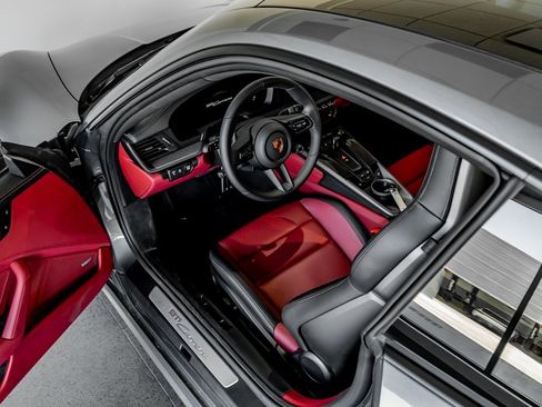 Certified 2025 Porsche 911 Carrera image 4