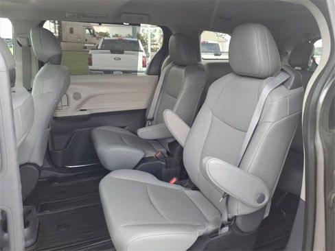 Used 2023 Toyota Sienna XLE image 11