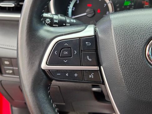 Used 2023 Toyota Highlander XLE FWD image 28