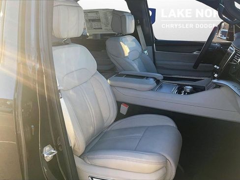 New 2026 Jeep Grand Wagoneer Summit w/ Premium Group III image 25