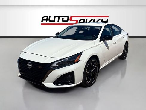 Used 2025 Nissan Altima 2.5 SR w/ SR Premium Package AWD/4WD image 3