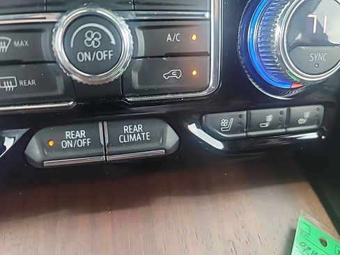 Used 2023 GMC Yukon Denali Ultimate AWD/4WD image 33