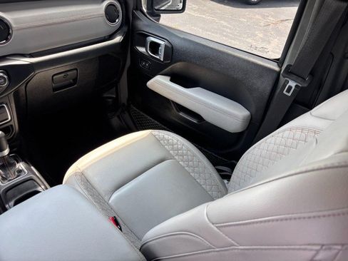 Used 2023 Jeep Wrangler Unlimited Sahara AWD/4WD image 14