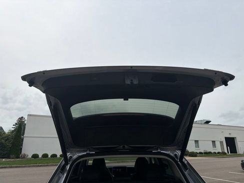 Used 2025 Volkswagen Tiguan SE AWD/4WD image 14