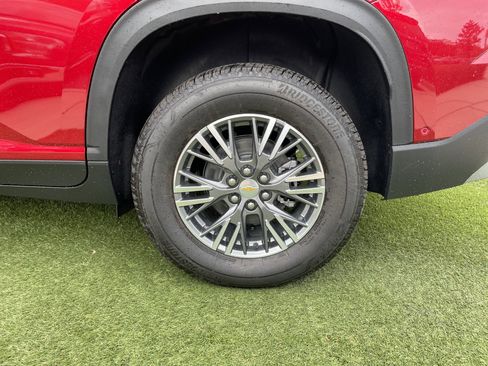 New 2025 Chevrolet Traverse LT w/ Enhanced Driving Package image 9