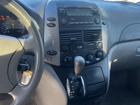 Used 2009 Toyota Sienna CE image 10