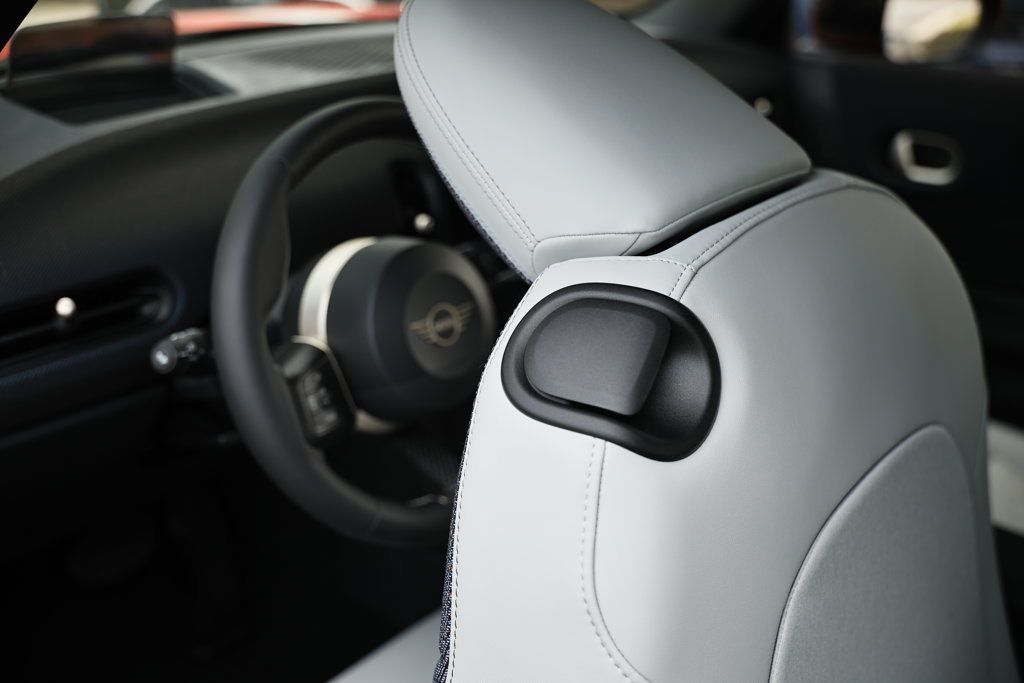 New 2026 MINI Cooper 2-Door Hardtop FWD image 22