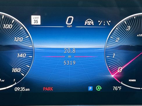 Used 2025 Mercedes-Benz GLS 450 4MATIC image 12