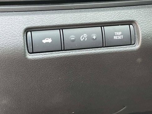 Used 2025 Nissan Altima 2.5 SV image 16