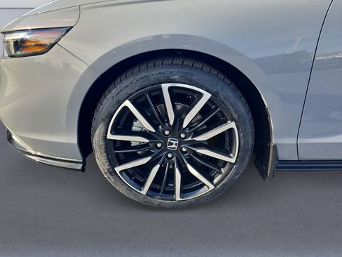 Used 2023 Honda Accord Touring image 9