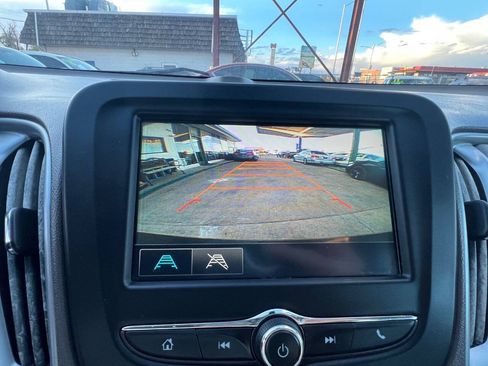 Used 2017 Chevrolet Malibu LS FWD image 18