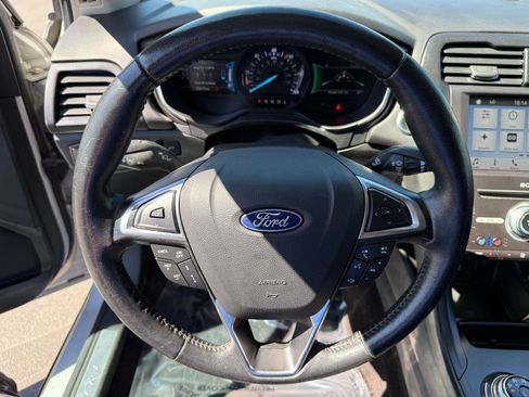 Used 2019 Ford Fusion Energi Titanium FWD image 13