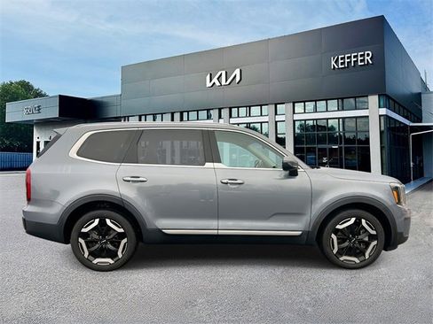Certified 2025 Kia Telluride S image 9