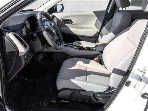 Used 2017 Honda HR-V LX image 11