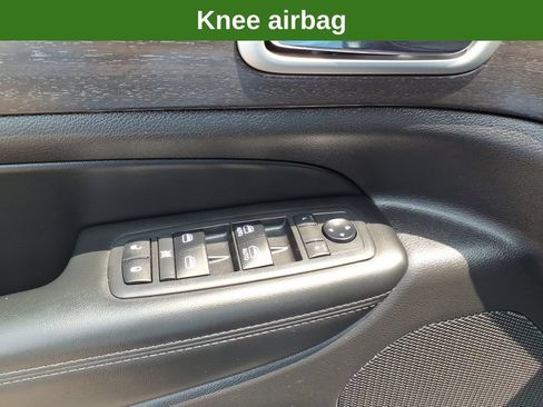 Used 2018 Jeep Grand Cherokee Laredo AWD/4WD image 23