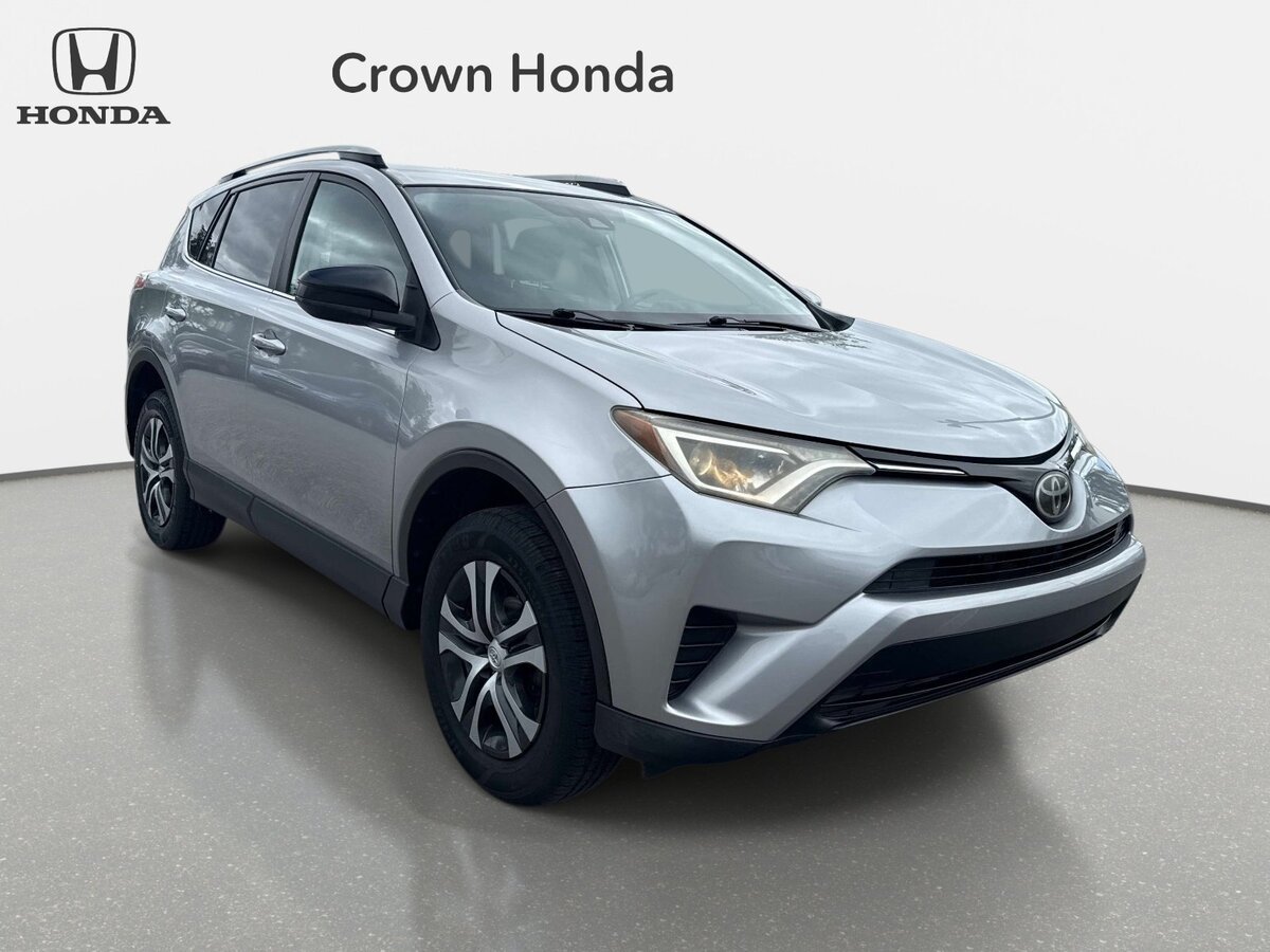 Used 2017 Toyota RAV4 LE FWD image 6